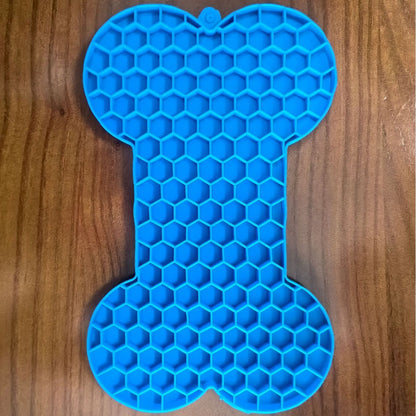 Calming Dog Lick Mat Slow Feeder – Anxiety Relief, BPA-Free Silicone, Strong Suction (for Dogs & Cats)