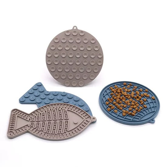 Calming Dog Lick Mat Slow Feeder – Anxiety Relief, BPA-Free Silicone, Strong Suction (for Dogs & Cats)